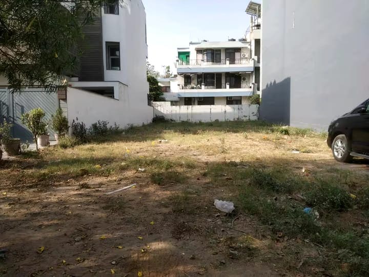215 Sq.Yards. Plot/Land In Sushant Lok 1, Gurgaon.